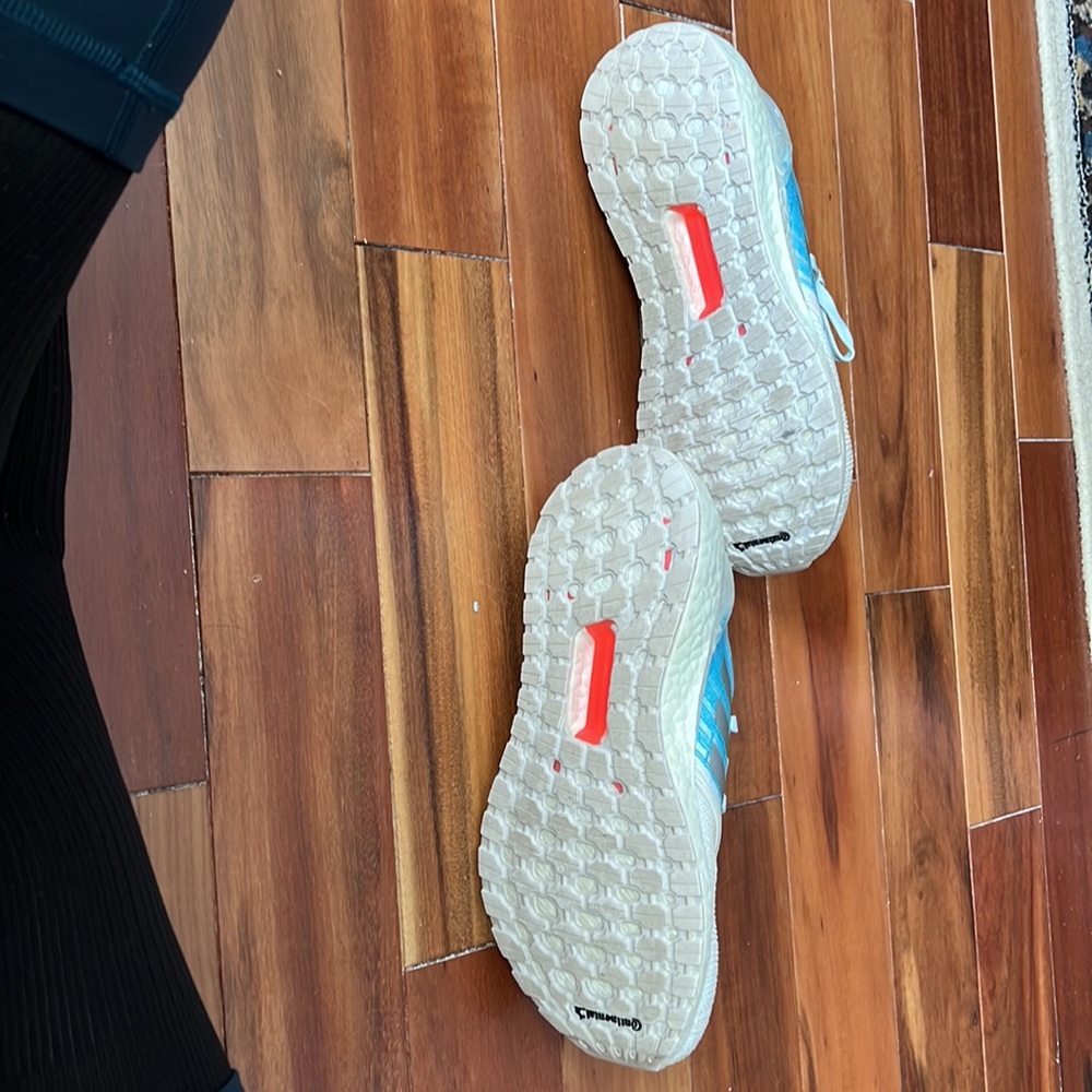 Adidas Ultra Boost - Picture 2 of 2
